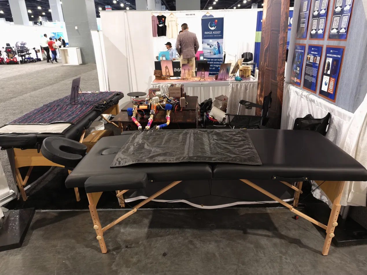 Coma Bed treatment table and blanket at an exhibition booth